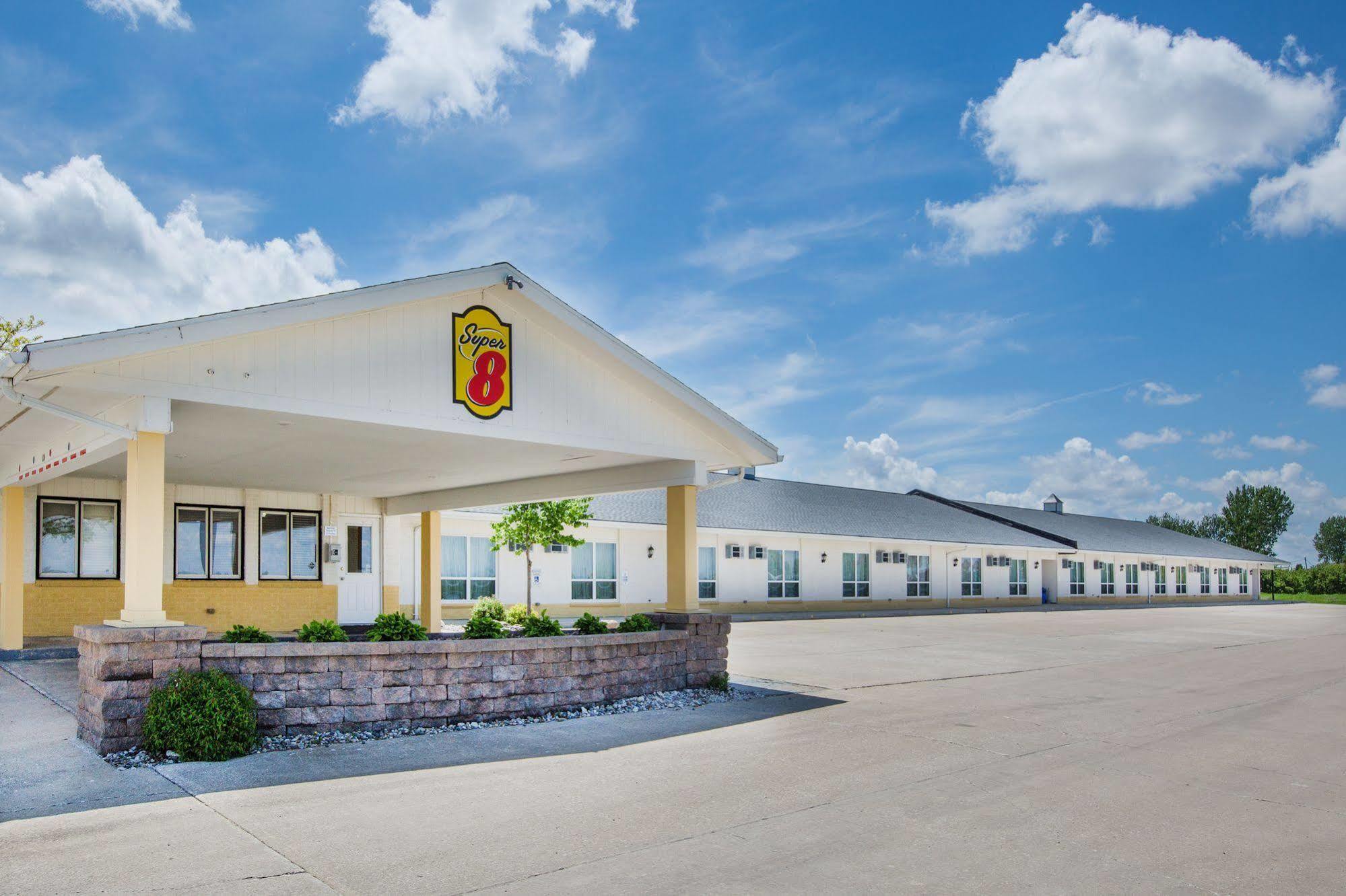 ซูเปอร์ 8 บาย วินด์แฮม วิลเลียมส์ Hotel Williams ภายนอก รูปภาพ